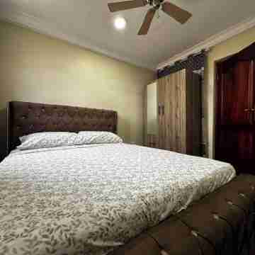 Modern 2-Bedroom Apartment Near Beach - Rose Villa Accra Suite F2 Rooms