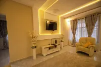 2 bedrooms apartment, 4 guests, Starlink WiFi, DSTV, Netflix, free parking