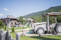 Aparthotel Familiaris - Family Apartments - Pools & Spa in Dolomites
