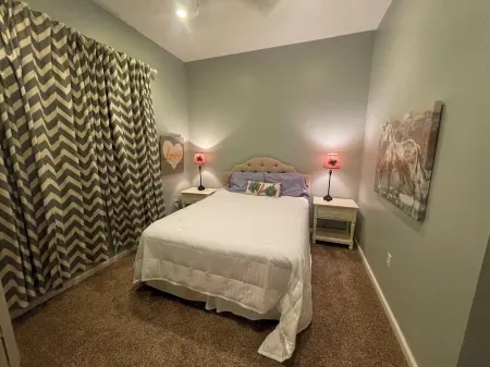 Charming 2-bedroom house with WiFi, AC in fabulous Bonita Springs