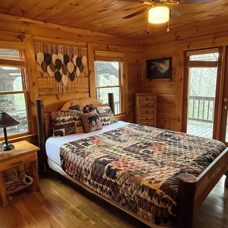 Close to Downtown • Luxury Cabin • Hot Tub • GeoDome and More!