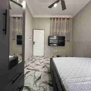 Modern 2-Bedroom Apartment Near Beach - Rose Villa Accra Suite G3 Rooms