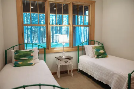 5-Bedroom Luxury Home on 7 Secluded Acres (10min from Windham Mountain)