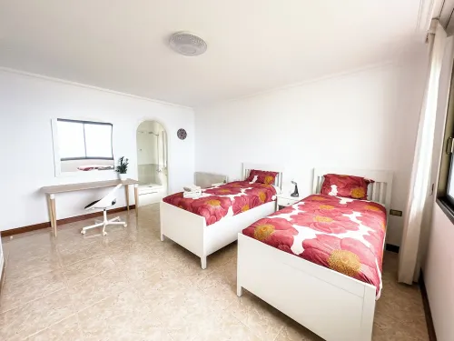 Villa with private 4bed floor level - spa facilities, heated jacuzzi & BBQ area