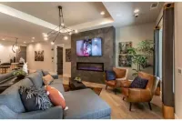 Modern and spacious entire 3 bedroom apartment in a prime lcoation! Hotels in Leon Valley