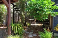 Classic Bright Modern Spacious 1bd/1ba Apartment