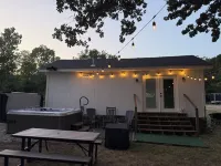 Cozy country cabin with hot tub in Sand Springs on 7 acres w a pond