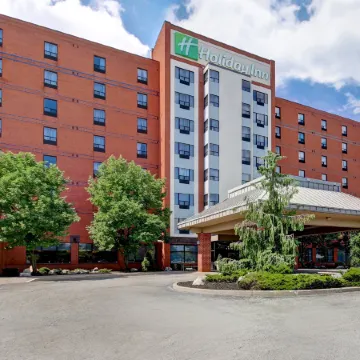 Holiday Inn & Suites Windsor (Ambassador Bridge) by IHG