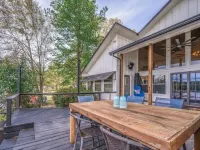 Spacious 5-bedroom house with AC, WiFi in charming Gladewater Hotels in Gladewater