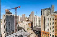 ✨ Beautiful luxurious condo with astonishing views in the heart of Denver!!✨