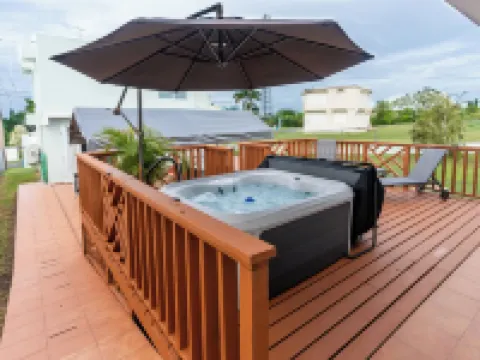 Cozy House with a Hot Tub, Solar Panels in the Stunning Beach area of Boquerón.