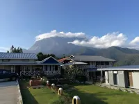 Ceaser's Place Hotels near Hounon Ridge Farmstay & Camping