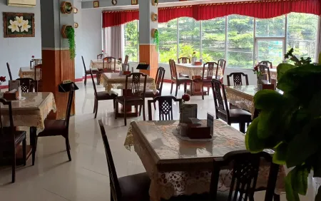 Hotel Semeru Bogor Отели рядом с достопримечательностью «Ecodome Bogor Botanical Gardens»