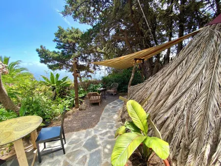 The Glamping, studio tent with bathroom, extra kitchen room, terrace.