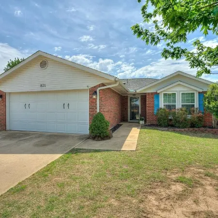 Peppertree Retreat only 3 miles toOU Book your OU event stay now!