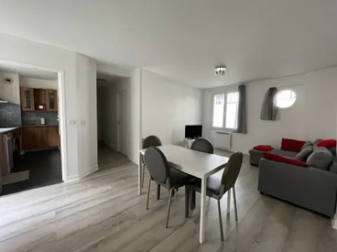 Appartement Avec Terrasse Proche de Paris et La Défense Отели в г. Пюто
