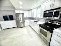 Turnkey Modern Studio in the Upper Keys – Stylish, Bright & Fully Equipped!