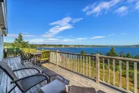 Modern Home Steps from Brewery with Ocean View Hotels in Dildo