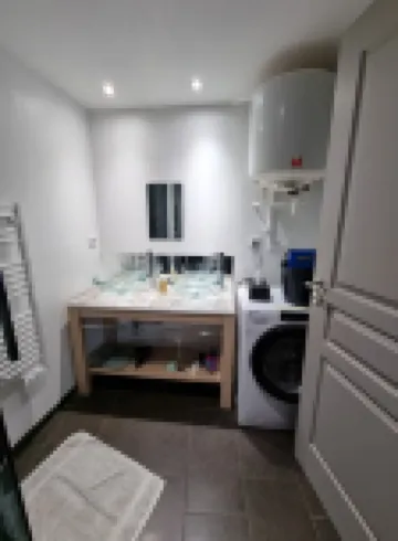 ST PIERRE QUIBERON STUDIO 30 M2 3 MINUTES WALK FROM THE BEACH AND SHOPS