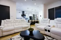 Charming waterfront 3-bedroom, 3 bath house with gourmet kitchen in Milton, FL Hotel a Bagdad