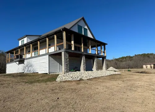 RIVERFRONT  NEW 4-bedroom house with WiFi and AC in Calico Rock 칼리코 록 호텔