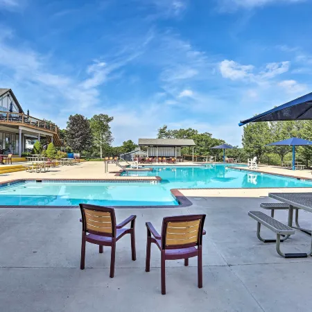 Pools, Hot Tub & More: Bushkill Mountain Getaway!