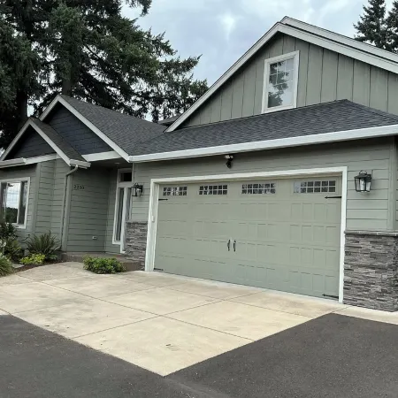 The Track House - 4BR Near UO, Autzen & Hayward, Peaceful & Spacious