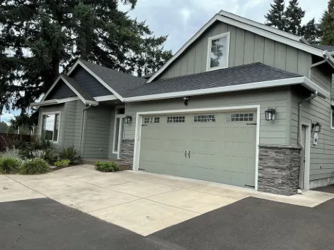 The Track House - 4BR Near UO, Autzen & Hayward, Peaceful & Spacious