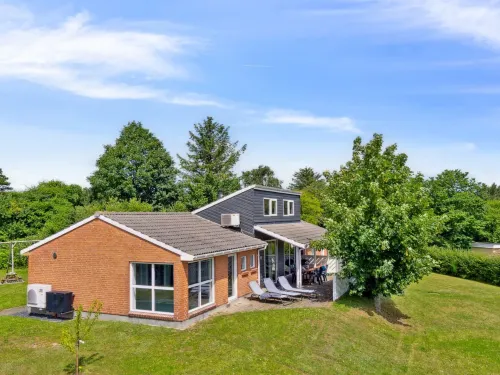 "Svenn" - 300m from the sea