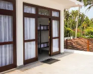 Surfing Tusker - Thalpe Hotels in Talpe