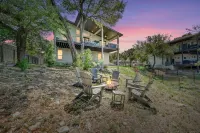 Upscale 5BR Home on Lake Travis with HotTub & Lake Views Hotels in Lakeway