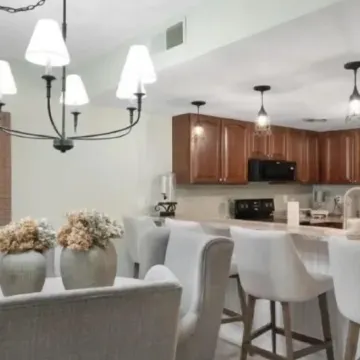 Cozy 2-bed/2bath riverfront condo in amazing Townsend with WiFi, AC