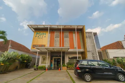 RedDoorz Plus @ Point Phila Cihampelas Hotels in Tamansari