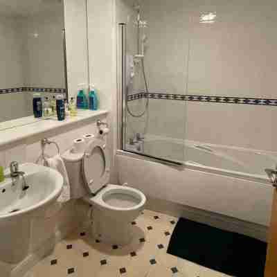 3 Bed Flat - Sleeps 6 - Parking - Wifi Others
