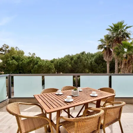 Villa Hibiscus 3 Bedroom Villa with Private Pool Отели рядом с достопримечательностью «Пляж Голден-Бэй»