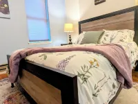 Relaxing Rustic Oasis - 6 Min Walk to Downtown! Cyclist Welcomed & Pet Friendly! Hotels in Cumberland