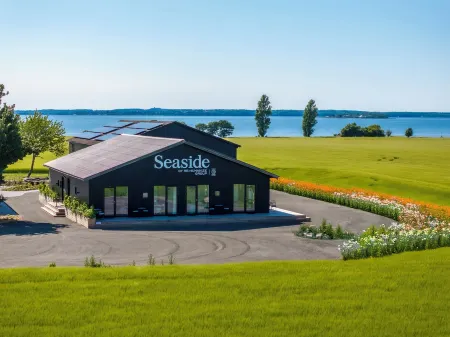 Seaside Retreat & Hotel Отели рядом с достопримечательностью «Møn Is»