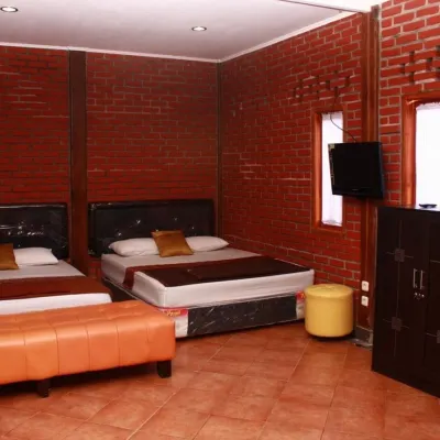 Bantal Guling Villa Hotels near Bosscha Observatory