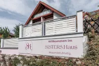 SISTERS Haus Hotel Garni Отели в г. 