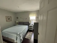 Cheerful 3 Bedroom Cottage Getaway w/ Lake Access Hotels near Finish Line