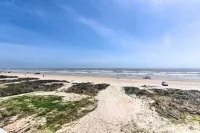 Ocean Access and BBQ Pit Surfside Beach Family Home - Pet friendly
