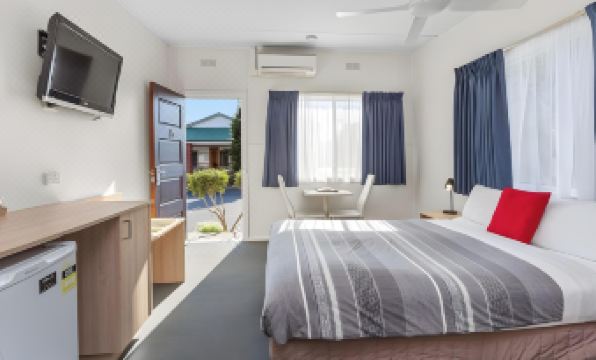 Beachcomber Motel & Apartments