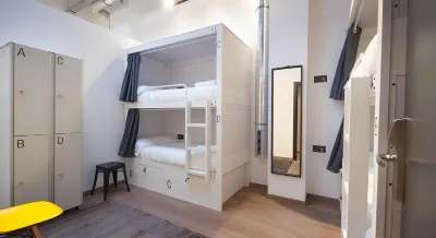 Airhostel Barcelona Airport 24h Hotel a 