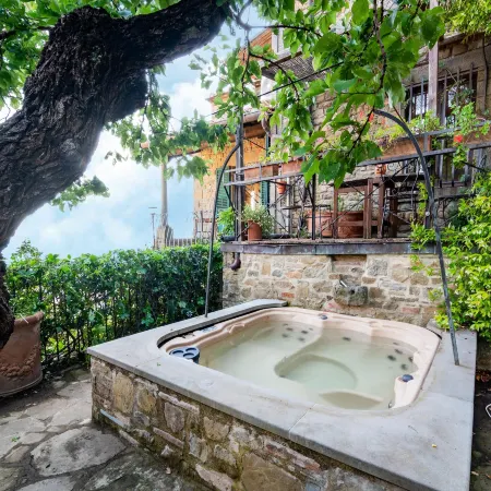 Stone house villa with Spa in Cortona