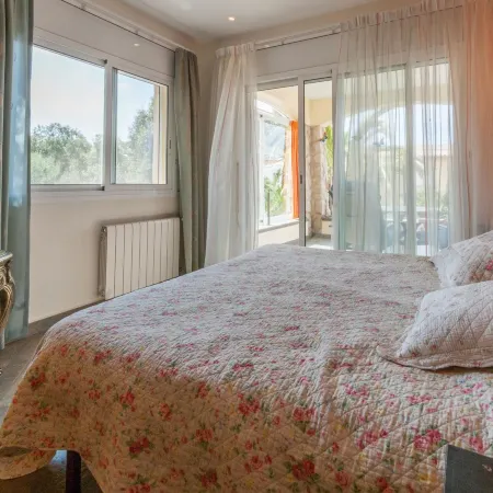 Apartment in Rosas with Private Pool & Bay View