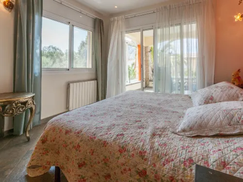 Apartment in Rosas with Private Pool & Bay View