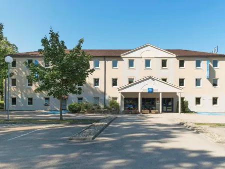 Ibis Budget Lons-Le-Saunier Отели в г. Юра
