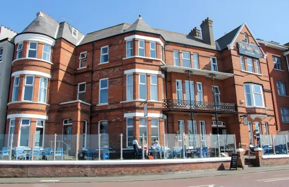 九號, 班戈帆船港