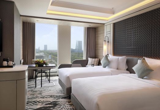 4. 모벤픽 수라바야..