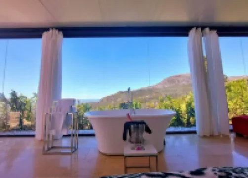 一卧室，睡2人，網球場，游泳池，桑拿